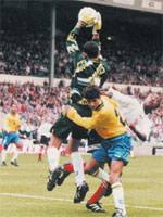 Photograph of Julio Cesar leaping to catch the ball