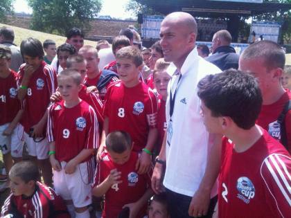 Zinedine Zidane with Team England players